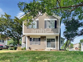 440 Lowell Dr in South Elgin, IL - Building Photo