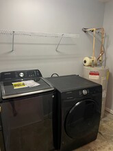 6585 Carriage Ct in Union City, GA - Foto de edificio - Building Photo