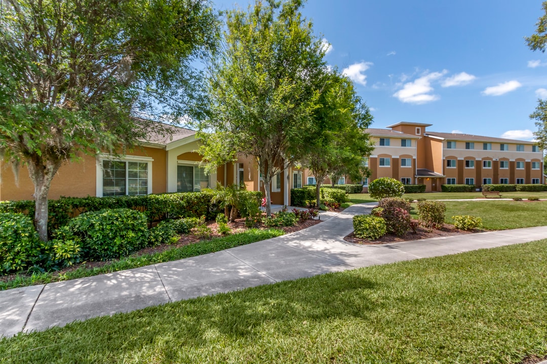 Willow Creek Apartments in North Port, FL - Foto de edificio