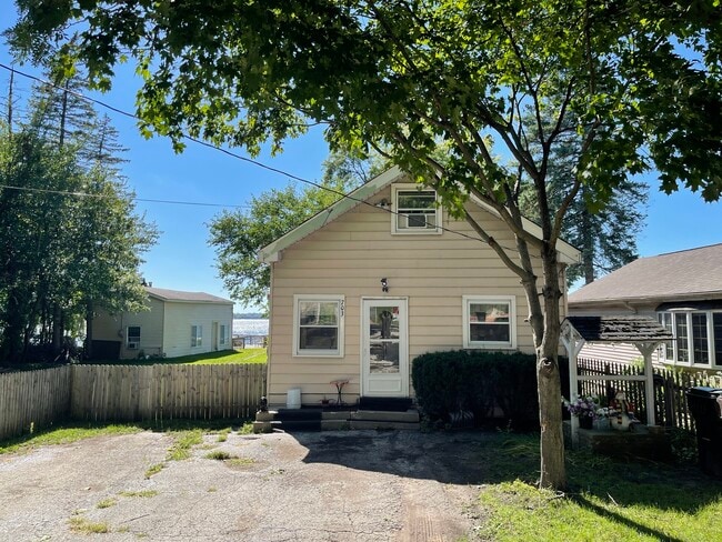 property at 703 Lake Shore Dr