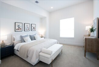 1570 W Tidwell Rd in Houston, TX - Foto de edificio - Building Photo