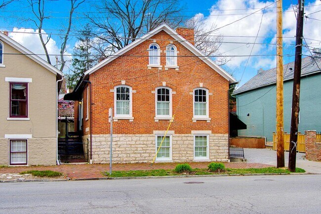 property at 647 S 3rd St