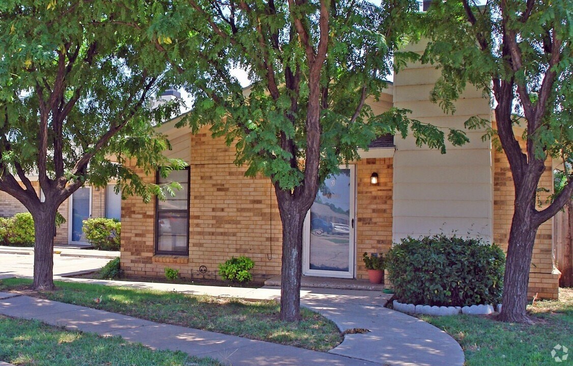 2301 76th St in Lubbock, TX - Foto de edificio