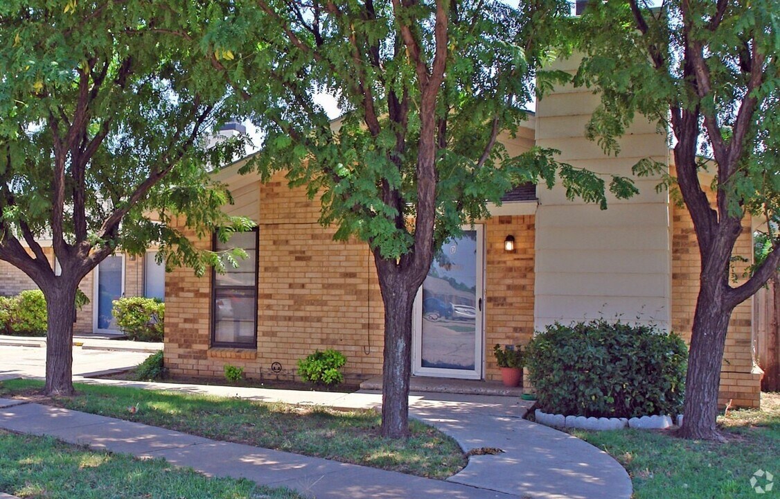 2301 76th St-Unit -Unit D in Lubbock, TX - Building Photo