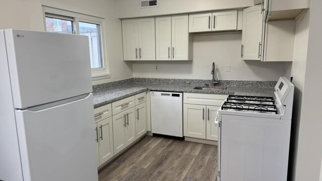 314 College Park Dr in Coraopolis, PA - Foto de edificio - Building Photo