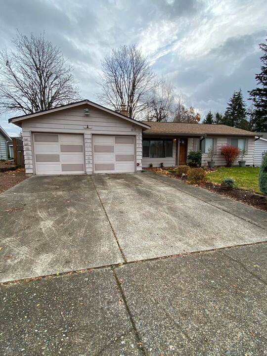 13617 SE 171st Pl in Renton, WA - Building Photo