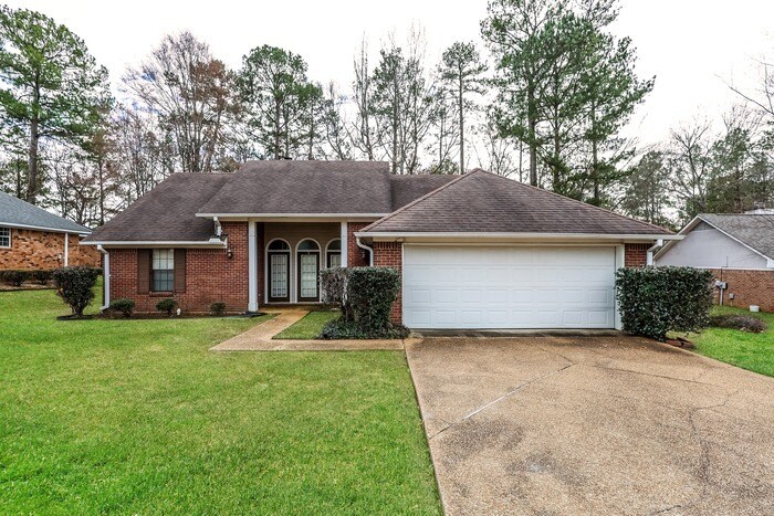 110 Formosa Dr in Brandon, MS - Building Photo
