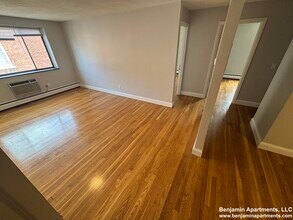 210 Babcock St, Unit 4G in Brookline, MA - Building Photo - Building Photo