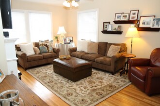 825 Harvard St, Unit Upper in Rochester, NY - Building Photo - Building Photo