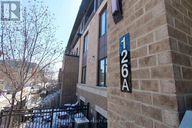 126A Lindenshade Dr in Ottawa, ON - Building Photo - Building Photo