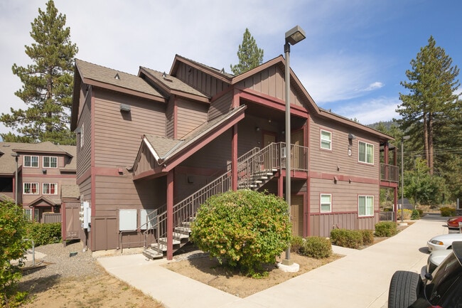 The Aspens at South Lake in South Lake Tahoe, CA - Building Photo - Building Photo