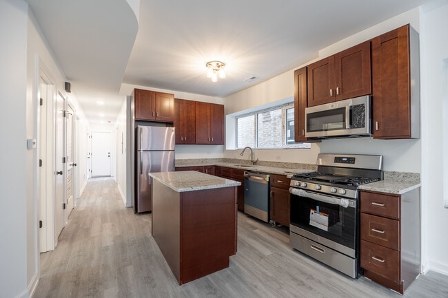 1014 N Hamlin Ave, Unit 1 in Chicago, IL - Building Photo - Building Photo