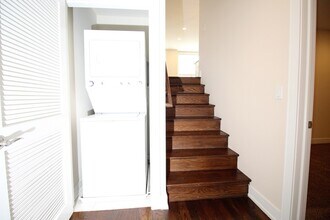 3644 W Montrose Ave, Unit 3E in Chicago, IL - Building Photo - Building Photo