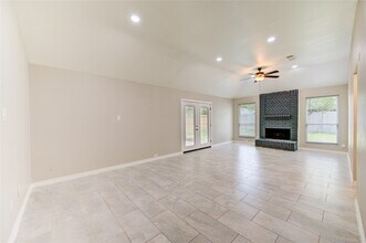 2327 Piddler Dr in Spring, TX - Foto de edificio - Building Photo