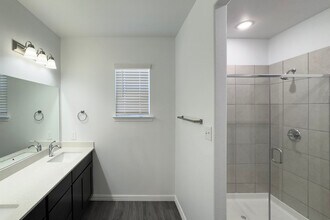 18731 Co Rd 4001 in Mabank, TX - Foto de edificio - Building Photo