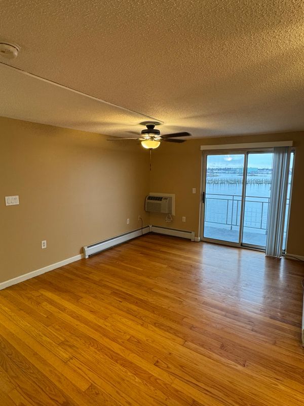 184 Pequot Ave in New London, CT - Foto de edificio - Building Photo