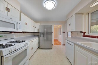 5900 Donjoy Dr, Unit 608 in Cincinnati, OH - Building Photo - Building Photo