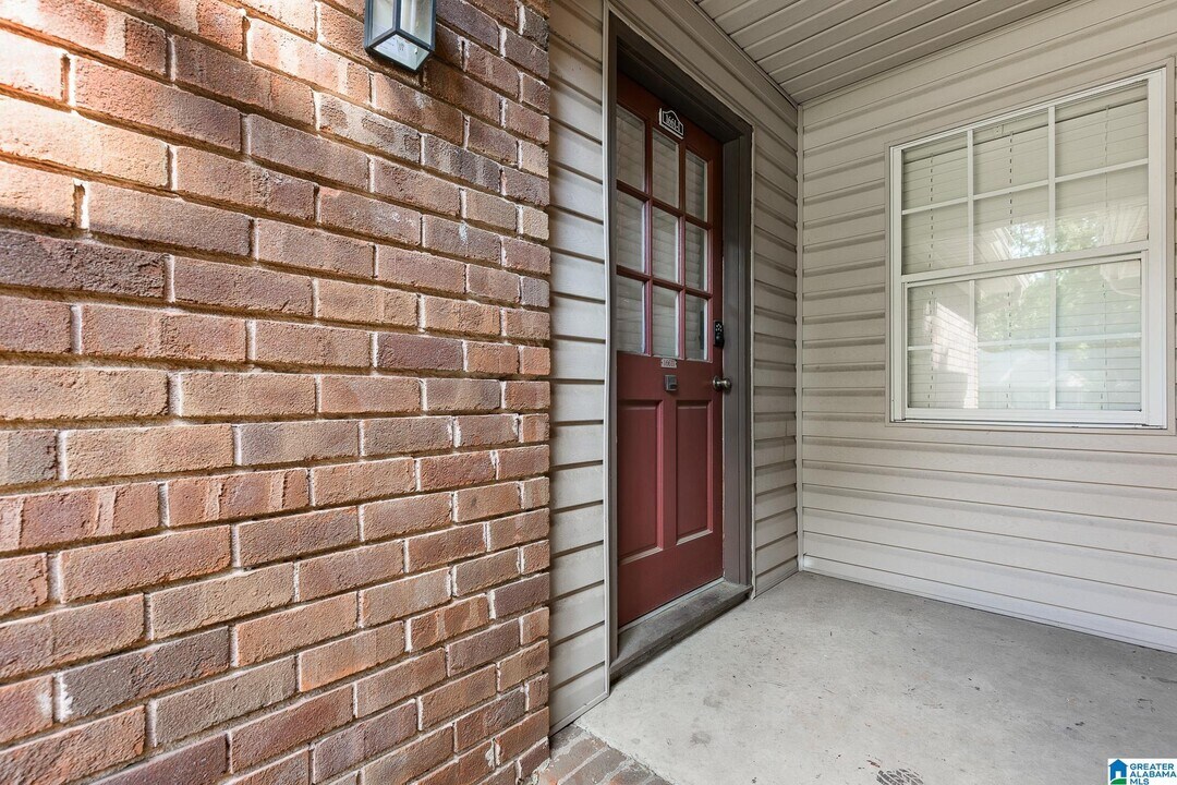 1661 Patton Chapel Rd in Hoover, AL - Building Photo