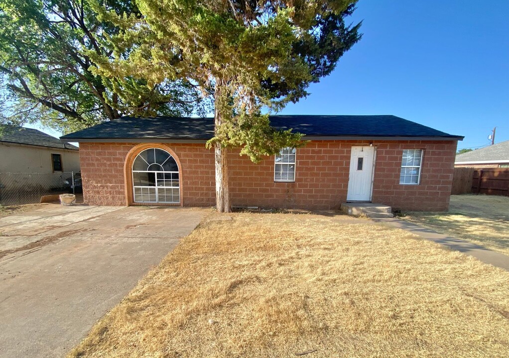 2719 Cornell St in Lubbock, TX - Building Photo