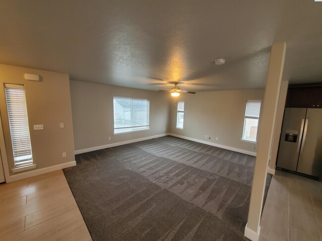 3953 S McKinley St in Kennewick, WA - Building Photo - Building Photo