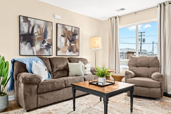 27850 Gratiot Ave, Unit SI ID1032348P in Roseville, MI - Building Photo - Building Photo