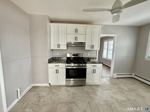 24 Cross St in New Britain, CT - Building Photo - Building Photo