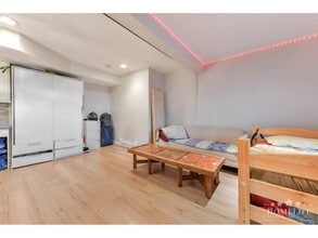 7437 Garfield Dr in Delta, BC - Building Photo - Building Photo