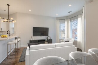 1452 W Irving Park Rd, Unit 3 in Chicago, IL - Foto de edificio - Building Photo