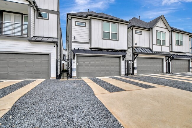 property at 119A E 43rd St