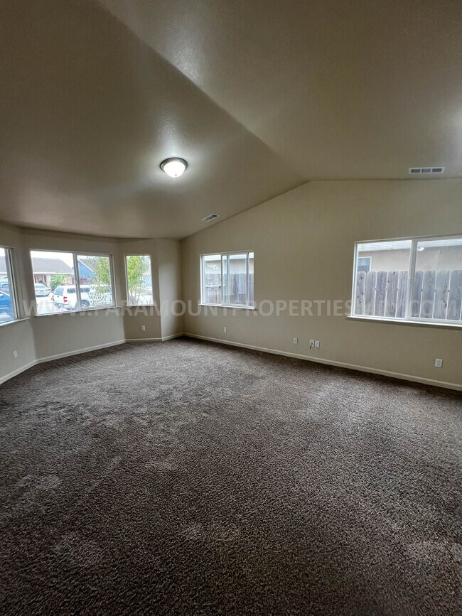 585 Viejo Gabriel in Soledad, CA - Building Photo - Building Photo