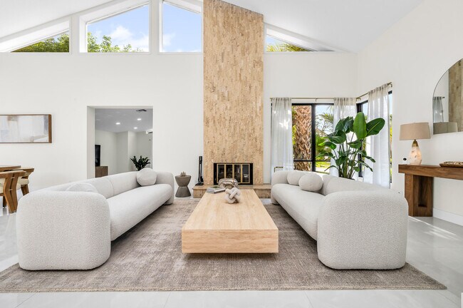 property at 3138 Lakeview Dr