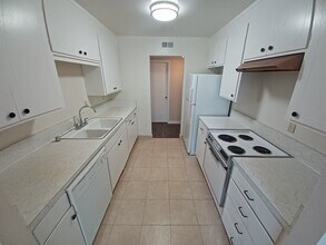 990 Ponderosa Ave in Sunnyvale, CA - Foto de edificio - Building Photo