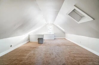 2346 Flora St, Unit 1 in Cincinnati, OH - Foto de edificio - Building Photo