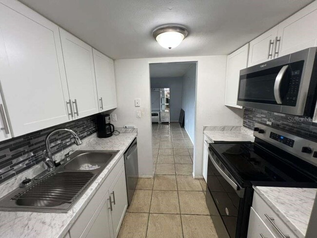 851 Sky Lake Cir in Orlando, FL - Building Photo - Building Photo