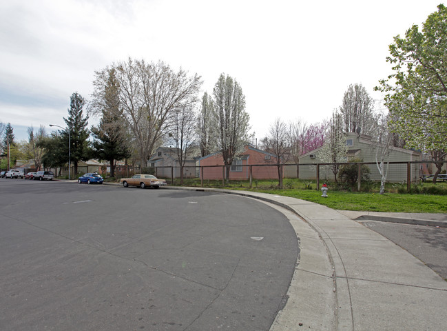 Quinn Cottages in Sacramento, CA - Foto de edificio - Building Photo