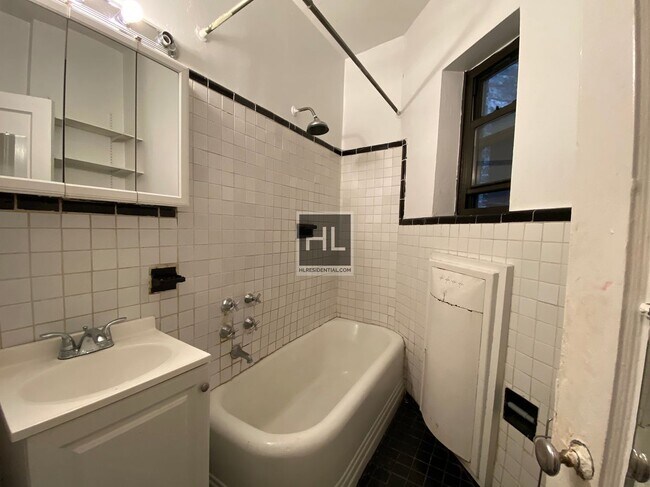 FIRST AVENUE in New York, NY - Building Photo - Building Photo