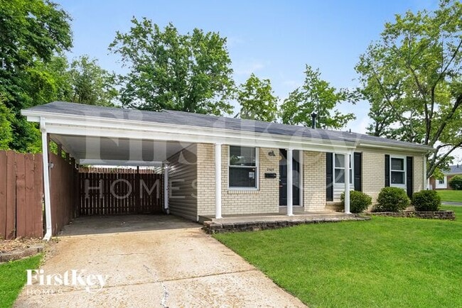 2585 Teakwood Manor Dr in Florissant, MO - Building Photo - Building Photo