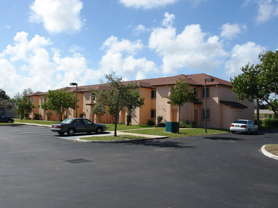 1100-1150 NW 1st St in Dania Beach, FL - Building Photo