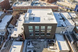 2945 N Milwaukee Ave in Chicago, IL - Foto de edificio - Building Photo