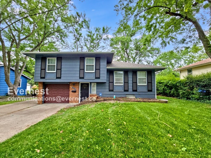 6305 120th Terrace in Grandview, MO - Building Photo
