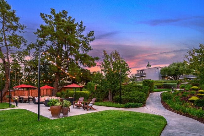 Pleasanton Heights in Pleasanton, CA - Foto de edificio - Building Photo
