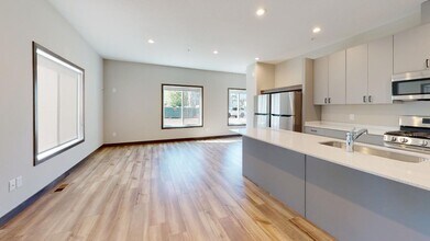 1316 SE 8th St in Minneapolis, MN - Building Photo - Building Photo