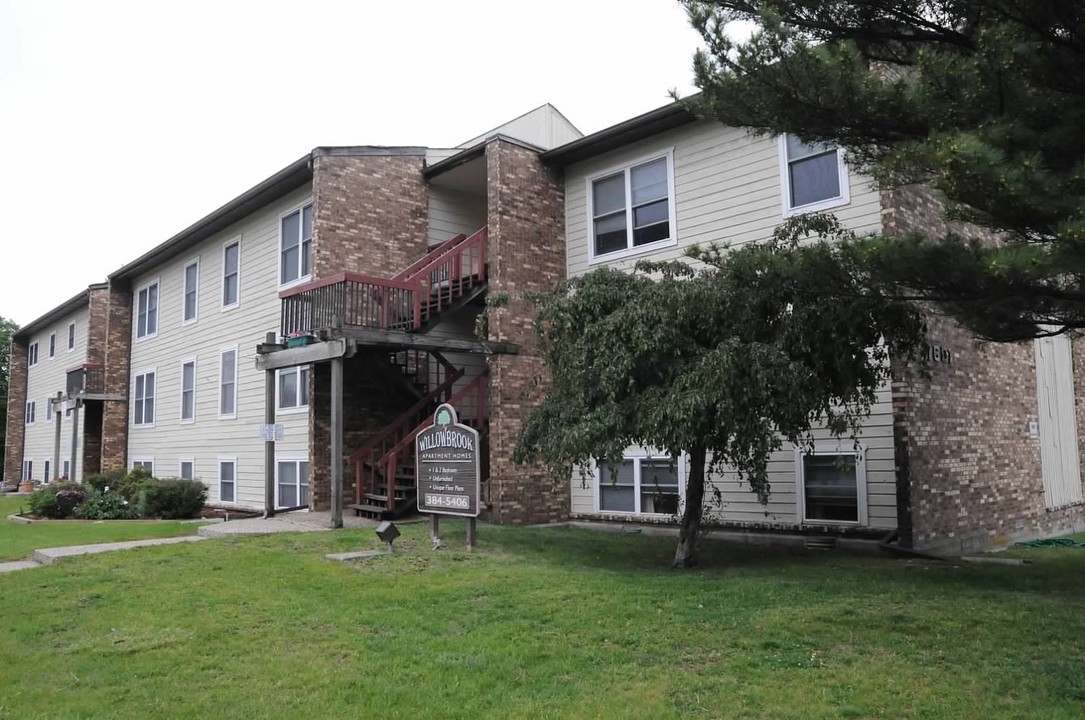 Willowbrook Apartments in Urbana, IL - Building Photo