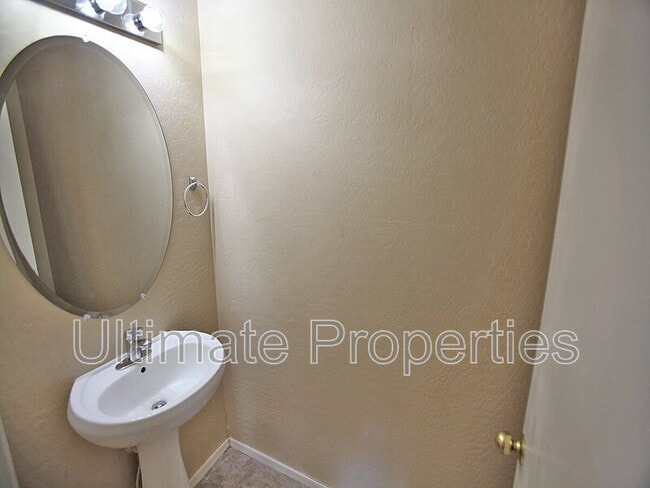 12915 W Lawrence Ct in Glendale, AZ - Building Photo - Building Photo