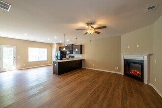111 Grant Dr in Canton, GA - Foto de edificio - Building Photo