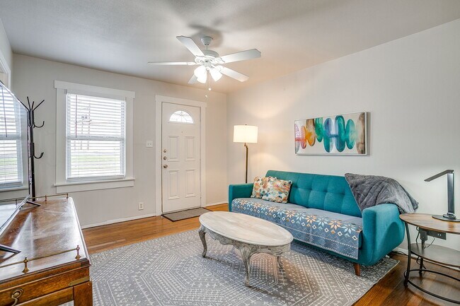 1600 Belle Pl, Unit West in Fort Worth, TX - Foto de edificio - Building Photo