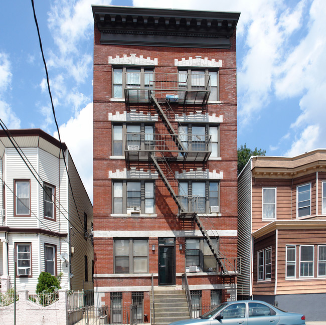 316 59th St in West New York, NJ - Building Photo - Building Photo