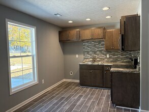 411-411 W Waggoner St in Tullahoma, TN - Building Photo - Building Photo