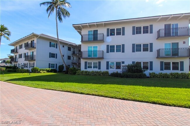 property at 3400 Gulf Shore Blvd N