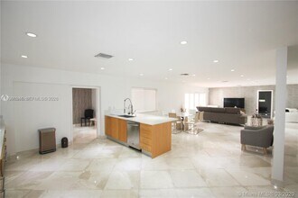 3406 NE 168th St in North Miami Beach, FL - Building Photo - Building Photo